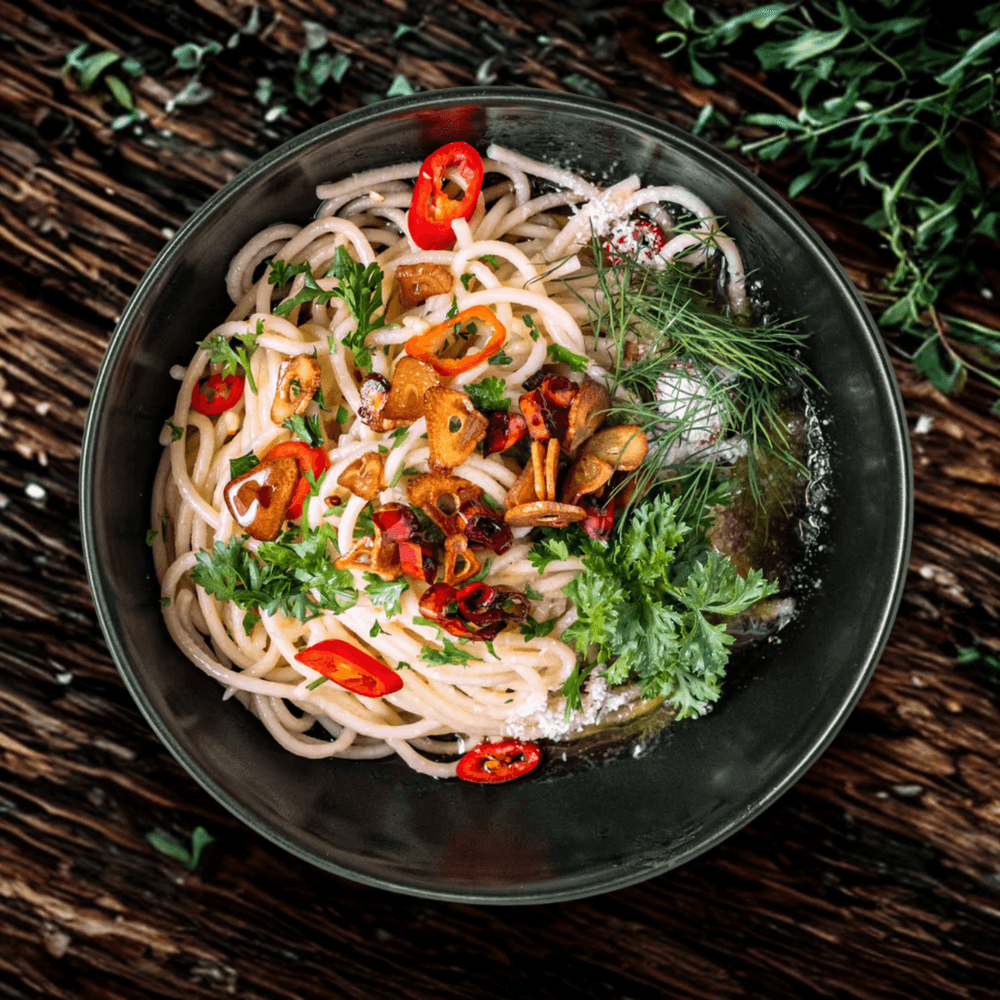 Spaghetti with chili and herbs